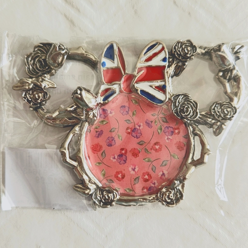 Disney Parks Roses Minnie Mouse Icon UK British Magnet